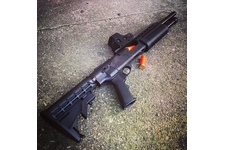 Replika strzelby M870, wersja taktyczna z szynami RIS