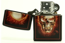 Zapalniczka Zippo Burning Skull, Black Matte