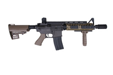 Replika karabinka szturmowego Lone Star Ranger SBR (Dark Earth)